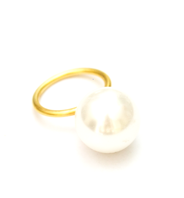 Ring - forgyldt sterling sølv ring med stor hvid perlemarmor 
